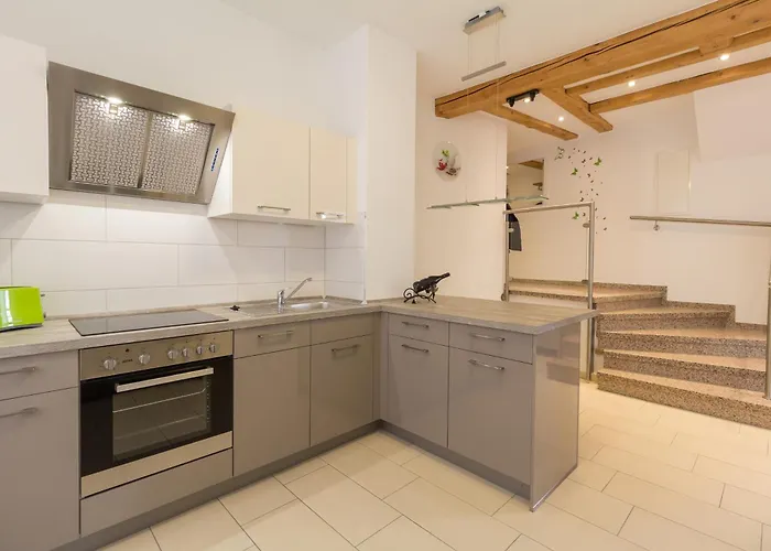 Am Schlosspark Apartman *